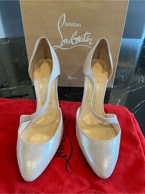 Christian Louboutin Catchy One 100 Pumps in Suede Lame